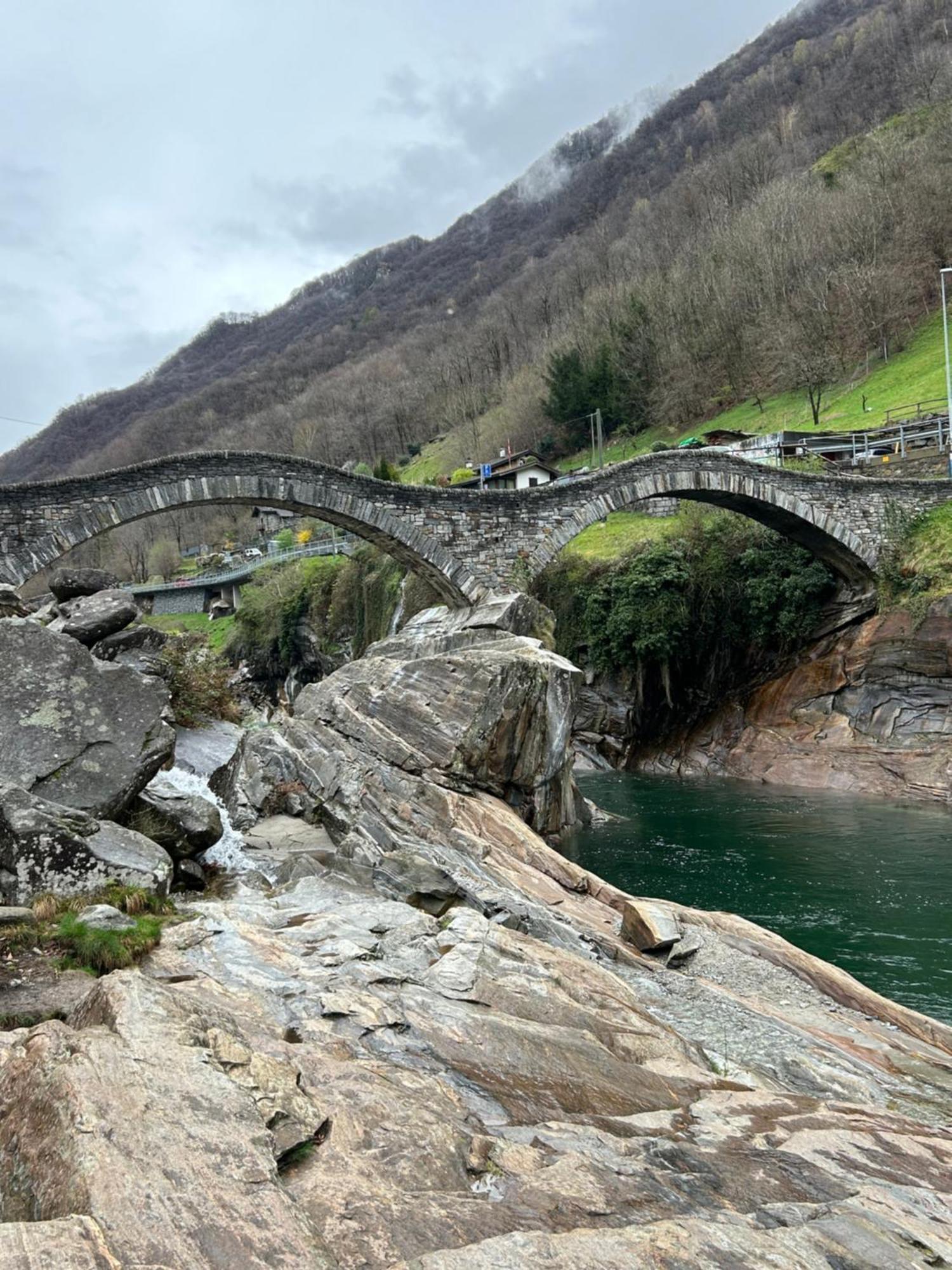Moderno Bilocale Vista Lago Maggiore Gordola Buitenkant foto