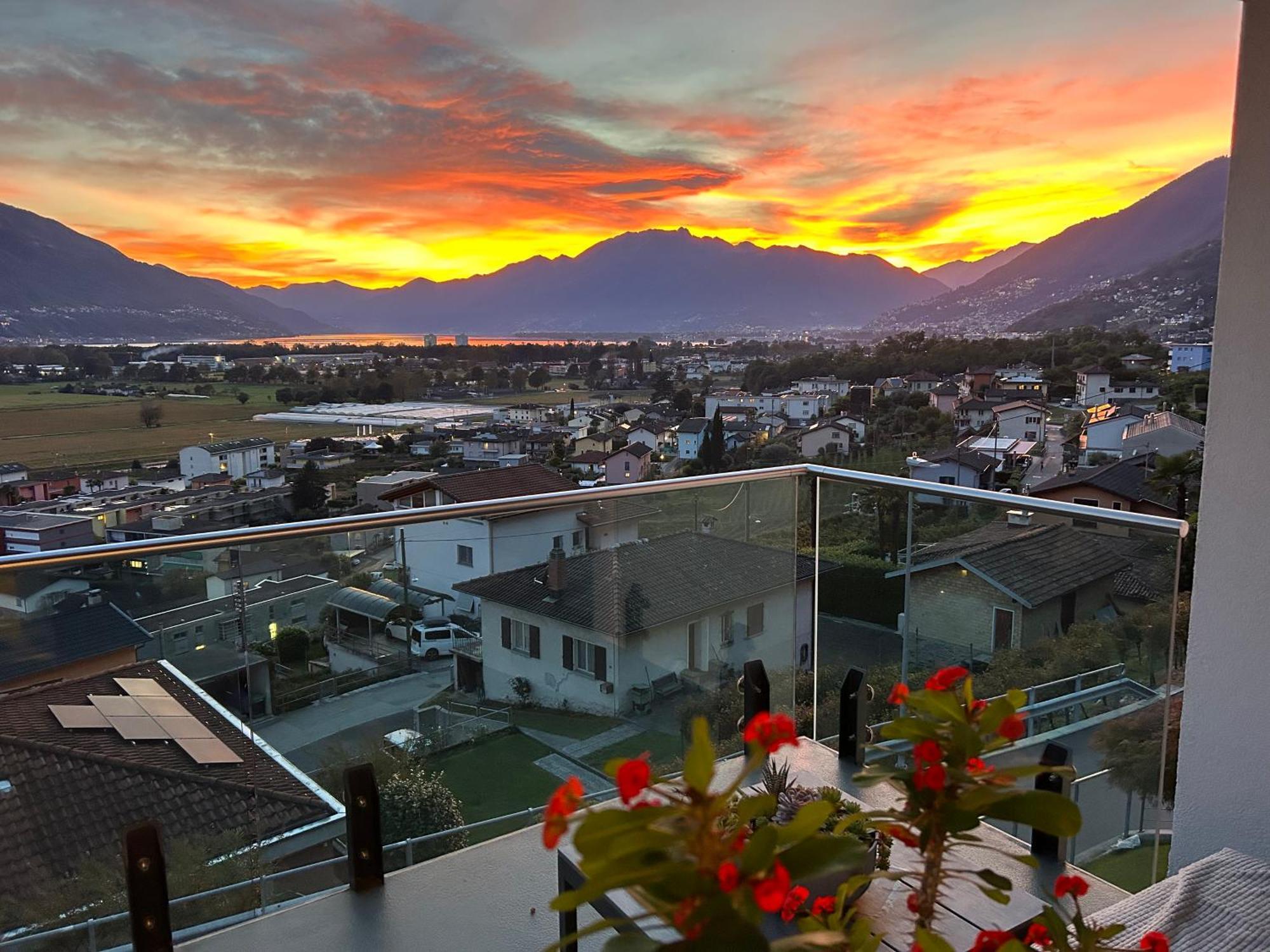 Moderno Bilocale Vista Lago Maggiore Gordola Buitenkant foto